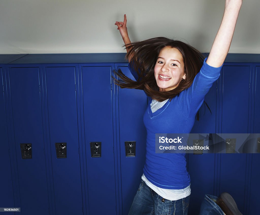 School girl saltos de alegría - Foto de stock de 12-13 años libre de derechos