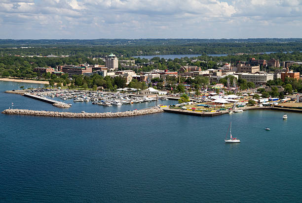 traverse city, michigan - marina lake nautical vessel water - fotografias e filmes do acervo