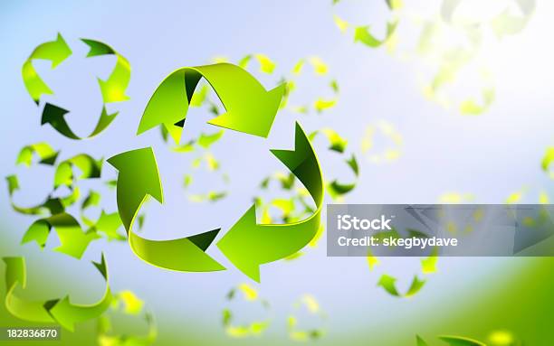Símbolo De Reciclagem Folhas Na Primavera Breeeze - Fotografias de stock e mais imagens de Azul - Azul, Conceito, Cor verde
