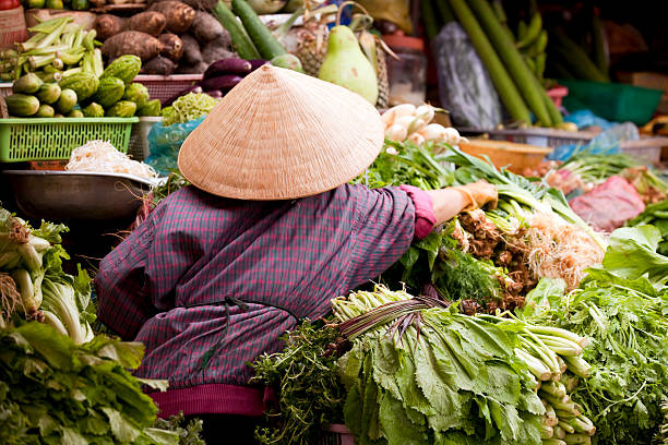istock market dalat vietnam 182837099