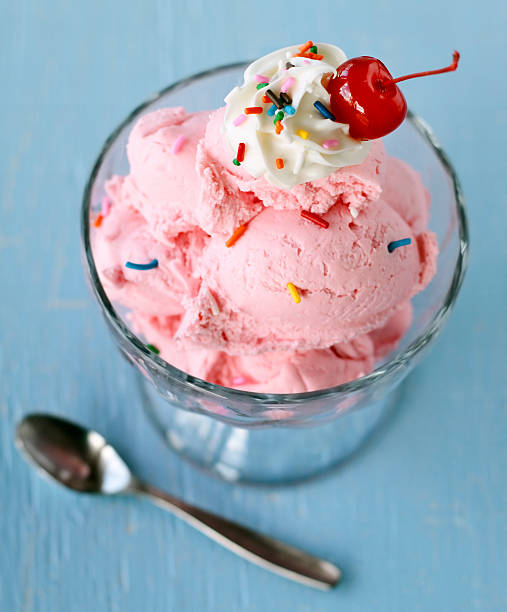 istock Strawberry Ice Cream Sundae 182837137