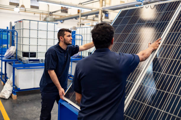 istock Engineers installing solar panels at a manufacturing factory 1828385307
