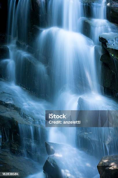 En Cascada Foto de stock y más banco de imágenes de Abruzzi - Abruzzi, Agua, Agua descendente