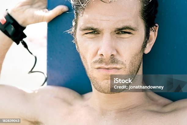 Surfista Guy - Fotografias de stock e mais imagens de Adulto - Adulto, América do Norte, Ao Ar Livre