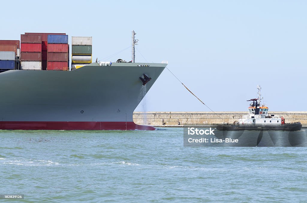 Buque de carga y Tugboat - Foto de stock de Accidentes y desastres libre de derechos
