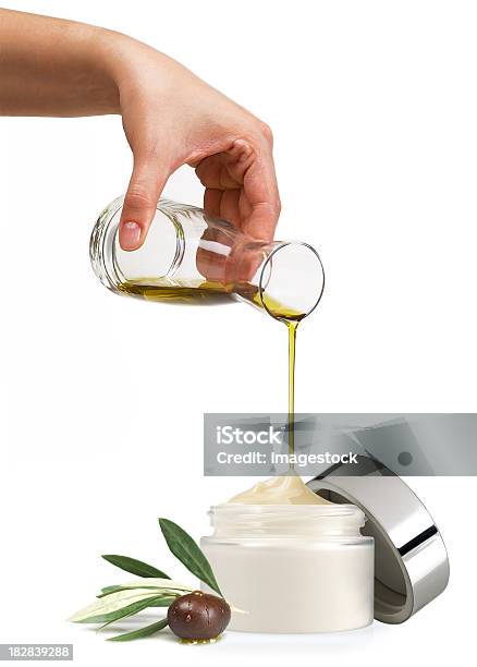 Olio Doliva Crema Viso - Fotografie stock e altre immagini di Crema idratante - Crema idratante, Cibo biologico, Sfondo bianco