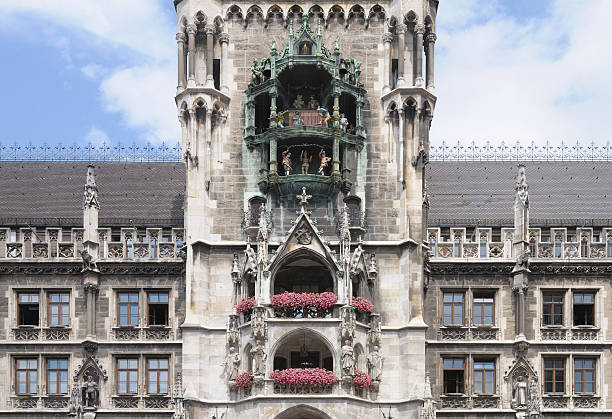istock Munich town hall Glockenspiel 182839341