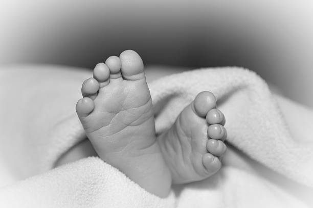 istock Baby Feet in Black and White - Close-up (XL) 182839464