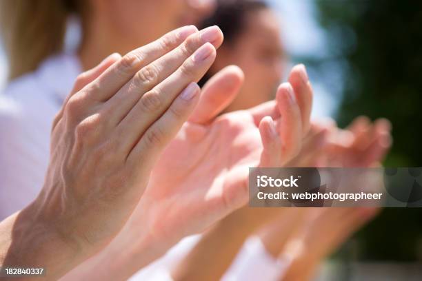 Applaudieren Stockfoto und mehr Bilder von Applaudieren - Applaudieren, Klatschen, Im Freien