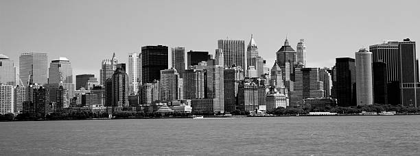 istock Black and white Manhattan skyline 182840483