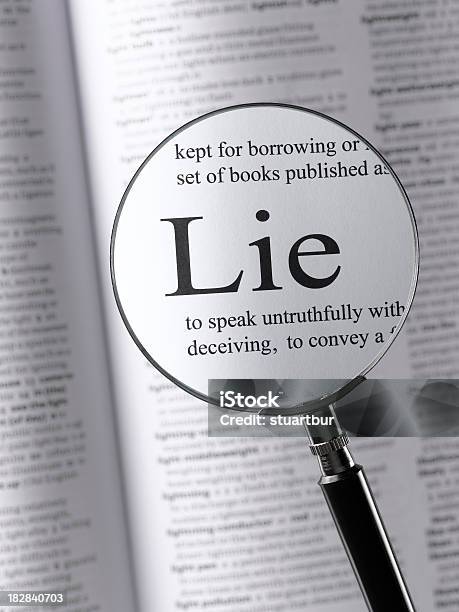 Kłamstwo - zdjęcia stockowe i więcej obrazów Książka - Książka, Nieuczciwość, Tekst - Symbol ortograficzny