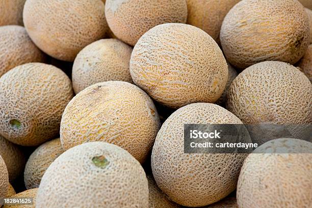 Abbondante Fresco Melone Al Mercato Degli Agricoltori Di Meloni - Fotografie stock e altre immagini di 2000-2009