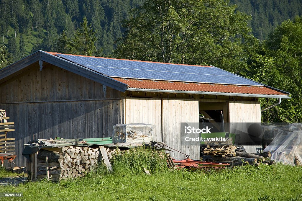 Sonnenkollektor auf Scheune - Lizenzfrei Sonnenkollektor Stock-Foto