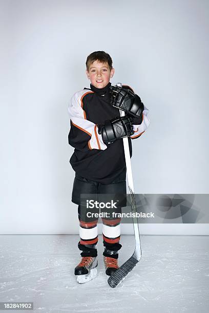 Photo libre de droit de Jeune Joueuse De Hockey Sur Glace banque d'images et plus d'images libres de droit de Enfant - Enfant, Jersey - En matière textile, Maillot de sport