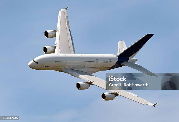 Maior Avião - Fotografias de stock e mais imagens de Avião - Avião, Avião Comercial, Céu