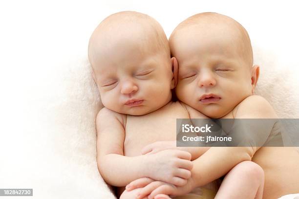 신생아 트윈 슬리핑 쌍둥이에 대한 스톡 사진 및 기타 이미지 - 쌍둥이, 아기, 신생아