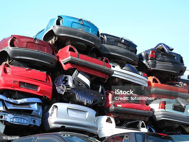 Autorecycling Stockfoto und mehr Bilder von Autofriedhof - Autofriedhof, Alt, Altmetall