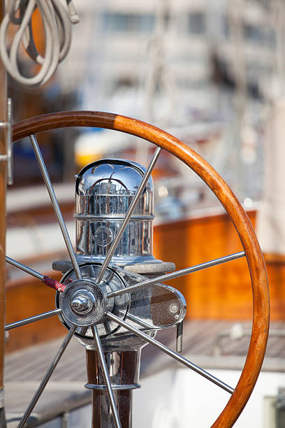 helm einem segelboot - rope rigging nautical vessel day stock-fotos und bilder