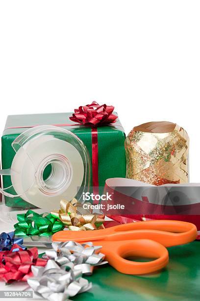 Regalo Di Natale Confezione Materiali - Fotografie stock e altre immagini di Arancione - Arancione, Argentato, Attrezzatura per arti e mestieri