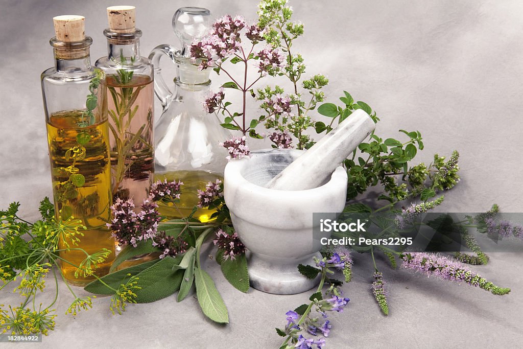 Vinegars, azeite de oliva e ervas - Foto de stock de Alecrim royalty-free