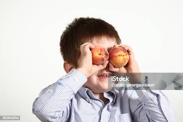 Peaches 를 사용하여 복숭아류에 대한 스톡 사진 및 기타 이미지 - 복숭아류, 아이, 4-5세