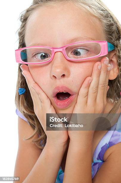 Niña Con Realizaron Los Ojos Foto de stock y más banco de imágenes de Bizco - Bizco, Cara humana, Color - Tipo de imagen