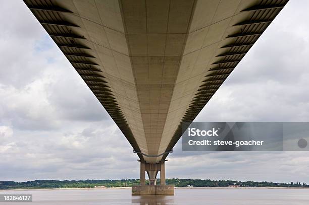 Foto de Abaixo Do Humber Bridge e mais fotos de stock de Kingston upon Hull - Kingston upon Hull, Concreto, Cultura Britânica