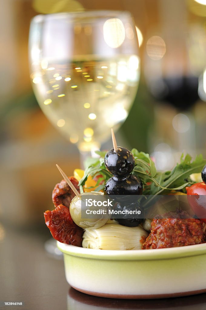 Antepastos com vinho branco - Foto de stock de Alcachofra royalty-free