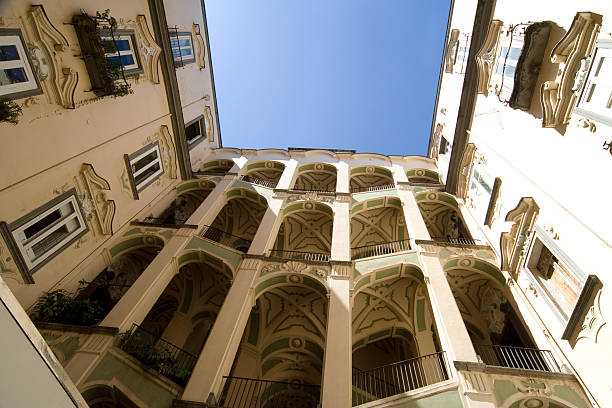 Palazzo Sanfelice, Nápoles, Itália. - foto de acervo
