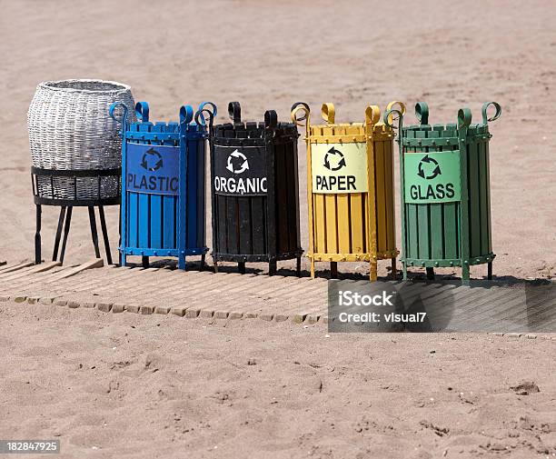 Caixote De Reciclagem De Lata Do Lixo - Fotografias de stock e mais imagens de Caixote de Reciclagem - Caixote de Reciclagem, Colorido, Lata do lixo