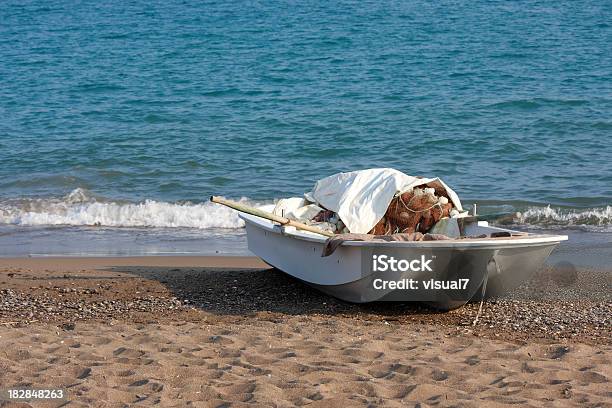 Peschereccio - Fotografie stock e altre immagini di Acqua - Acqua, Bagnato, Baia