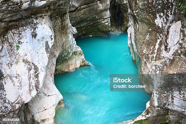 Turquesa Río Cama Foto de stock y más banco de imágenes de Agua - Agua, Agua del grifo, Aire libre