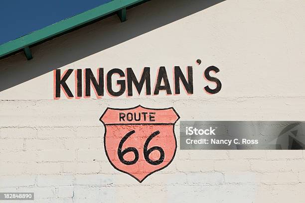 Route 66 Señal Kingman Arizona Foto de stock y más banco de imágenes de Kingman - Arizona - Kingman - Arizona, Aire libre, Arquitectura exterior