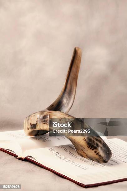 Serie Shofar Foto de stock y más banco de imágenes de Rezar - Rezar, Yom Kippur, Celebración - Acontecimiento