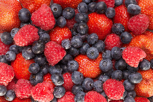 baga medley - wet strawberry macro fruit imagens e fotografias de stock