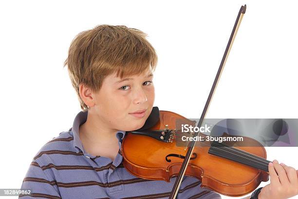 Onze Anos De Idade Menino Jogar No Violino - Fotografias de stock e mais imagens de 10-11 Anos - 10-11 Anos, Aprender, Arco - Equipamento musical