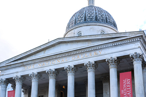 The entrance of the National Gallery in London with its beautiful columns and dome