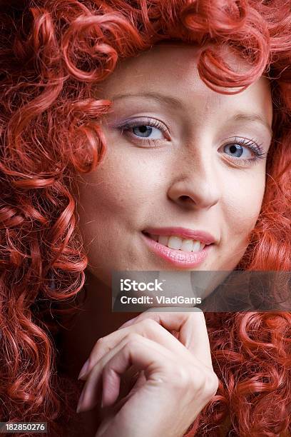 Foto de Linda Menina Com Cabelo Ruivo e mais fotos de stock de 20-24 Anos - 20-24 Anos, Adolescente, Adolescentes Meninas