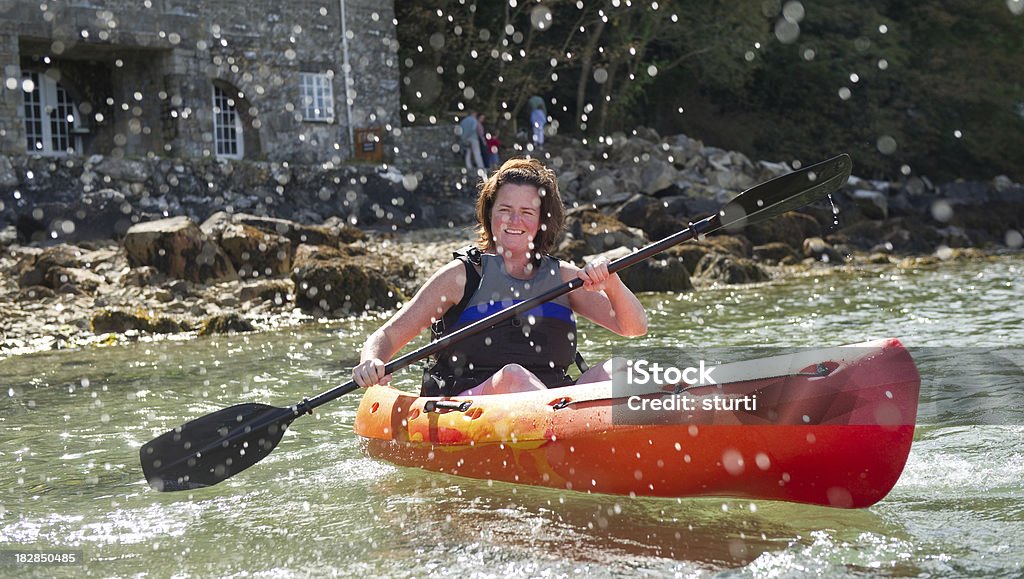 kayak Il sea spray - Foto stock royalty-free di 30-34 anni