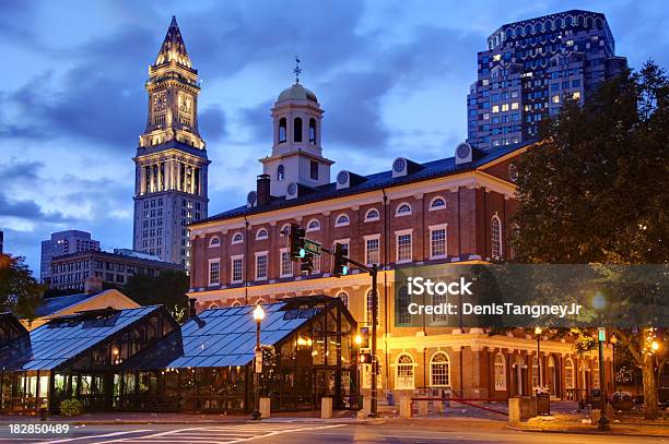 Faneuil Hall In Boston Stockfoto und mehr Bilder von Faneuil Hall-Markt - Faneuil Hall-Markt, Boston, Quincy-Markt