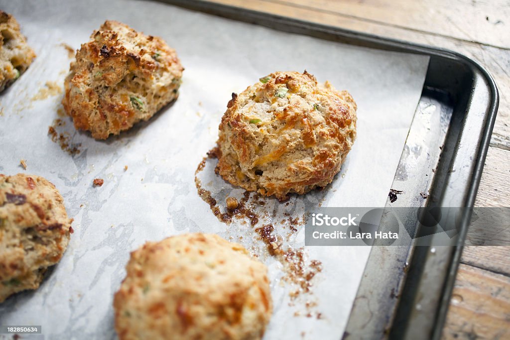 Soro de Leite Coalhado bolachas com bacon, queijo cheddar e cebola verde - Royalty-free Biscoito de Leite Coalhado Foto de stock