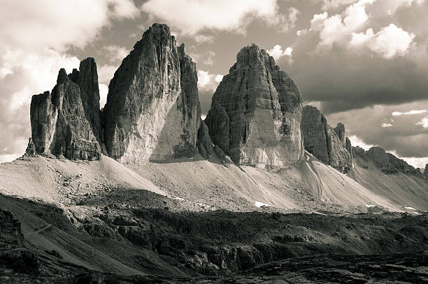 tre cime di lavaredo - tirol season rock mountain peak - fotografias e filmes do acervo