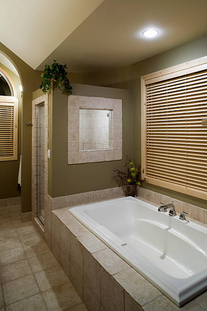 современная ванная комната с ванной - bathroom home addition bathtub blinds стоковые фото и изображения