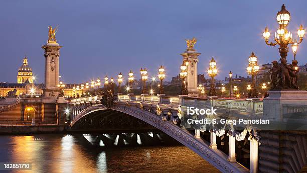 Pont Alexandre Iii I Les Invalides W Nocy - zdjęcia stockowe i więcej obrazów Architektura - Architektura, Bez ludzi, Fotografika