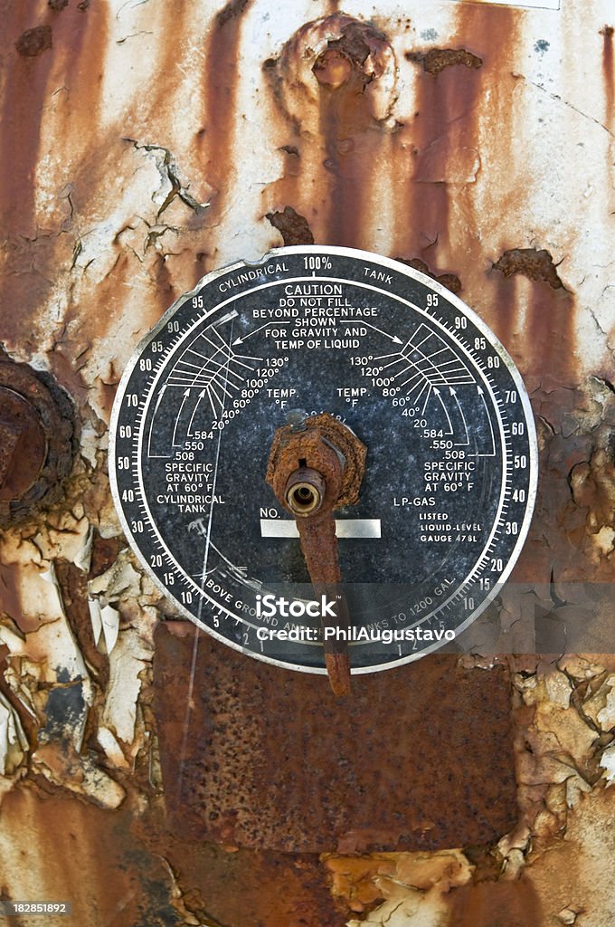 Medir em rusty tanque Gás Propano - Foto de stock de Acabado royalty-free