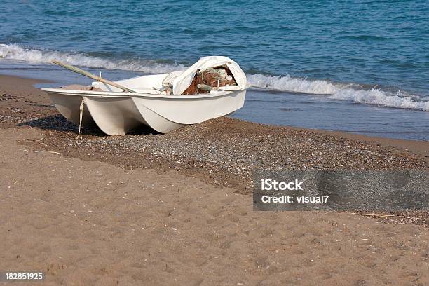 Peschereccio - Fotografie stock e altre immagini di Acqua - Acqua, Alba - Crepuscolo, Bagnato