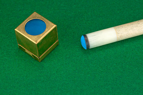 pool cue and chalk a pool cue and chalk on a felt covered pool table pool cue stock pictures, royalty-free photos & images