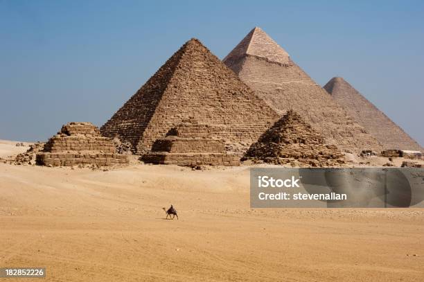 Pyramiden Von Gizeh Stockfoto und mehr Bilder von Antike Kultur - Antike Kultur, Architektur, Archäologie