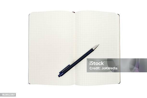 Abra O Caderno Com Caneta Traçado De Recorte Incluído - Fotografias de stock e mais imagens de Aberto
