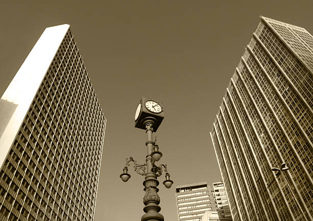 detalhe do centro do rio de janeiro - downtown district brazil rio de janeiro clear sky - fotografias e filmes do acervo